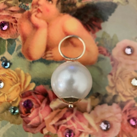 14kt solid gold 10mm round pearl charm pendant for earrings or necklace - Picture 4 of 7